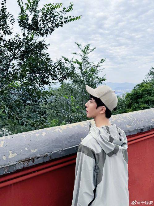 皇冠信用在线开户_37岁男演员于朦胧被传坠楼皇冠信用在线开户,7月刚注销工作室,警方回应