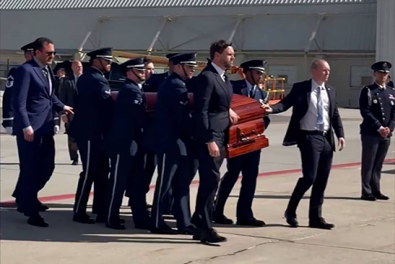 皇冠信用網出租代理_万斯为柯克抬棺皇冠信用網出租代理，特朗普再表态：我们国家有帮左翼疯子，我要狠狠出手