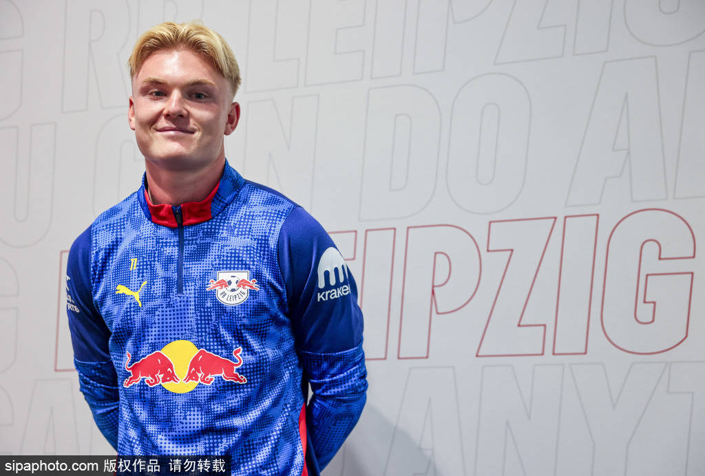 皇冠信用网代理出租_斯卢茨基:我现在死了就不用准备下场比赛皇冠信用网代理出租,或许下场主帅就不是我了!