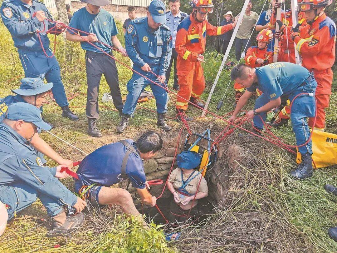 英格兰足球协会联赛_泉州坠井女子“54小时噩梦”:几条蛇爬身上英格兰足球协会联赛,双侧肋骨骨折!绝望时靠一个信念坚持活下来……