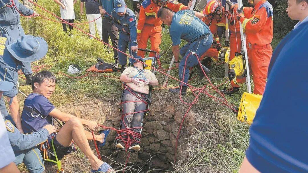 英格兰足球协会联赛_泉州坠井女子“54小时噩梦”:几条蛇爬身上英格兰足球协会联赛,双侧肋骨骨折!绝望时靠一个信念坚持活下来……