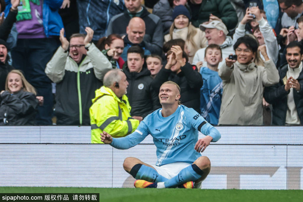 皇冠信用网庄家_多纳鲁马庆祝曼城2-0战胜那不勒斯：欧洲之夜的背后故事与战术解析