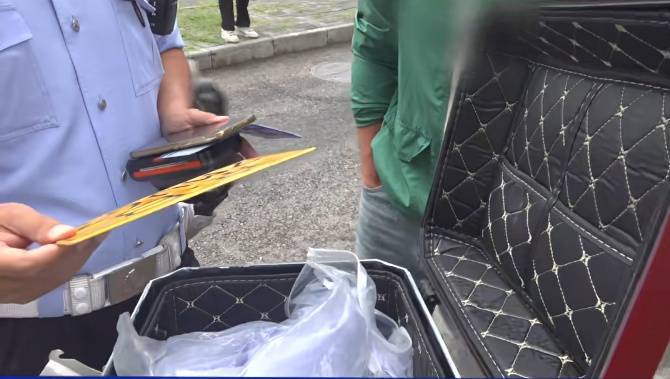 皇冠信用網去哪里弄_“你明白吗？”北京街头一驾驶员连怼交警皇冠信用網去哪里弄！交警：我不明白