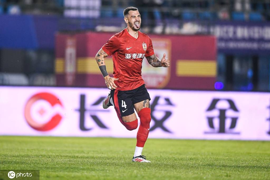 皇冠信用网足球代理_中超-奥莫伊胡安弗双响亚戈绝平 亚泰3-3九人浙江