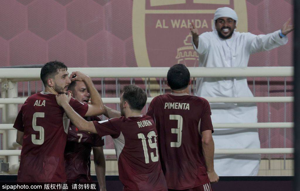 皇冠足球会员注册_中超争冠赛程分析：海港与泰山的对决皇冠足球会员注册，申花末轮挑战津门虎，国安迎战倒数前四球队