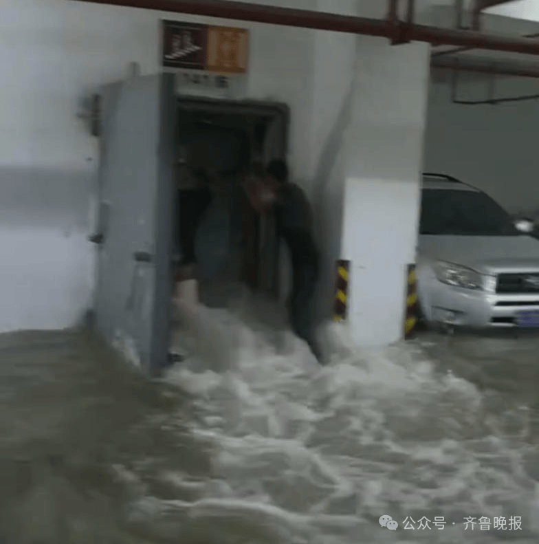 皇冠信用盘会员注册网址_小区业主私自挖地下室皇冠信用盘会员注册网址，致河道挖穿地下车库被淹？官方回应