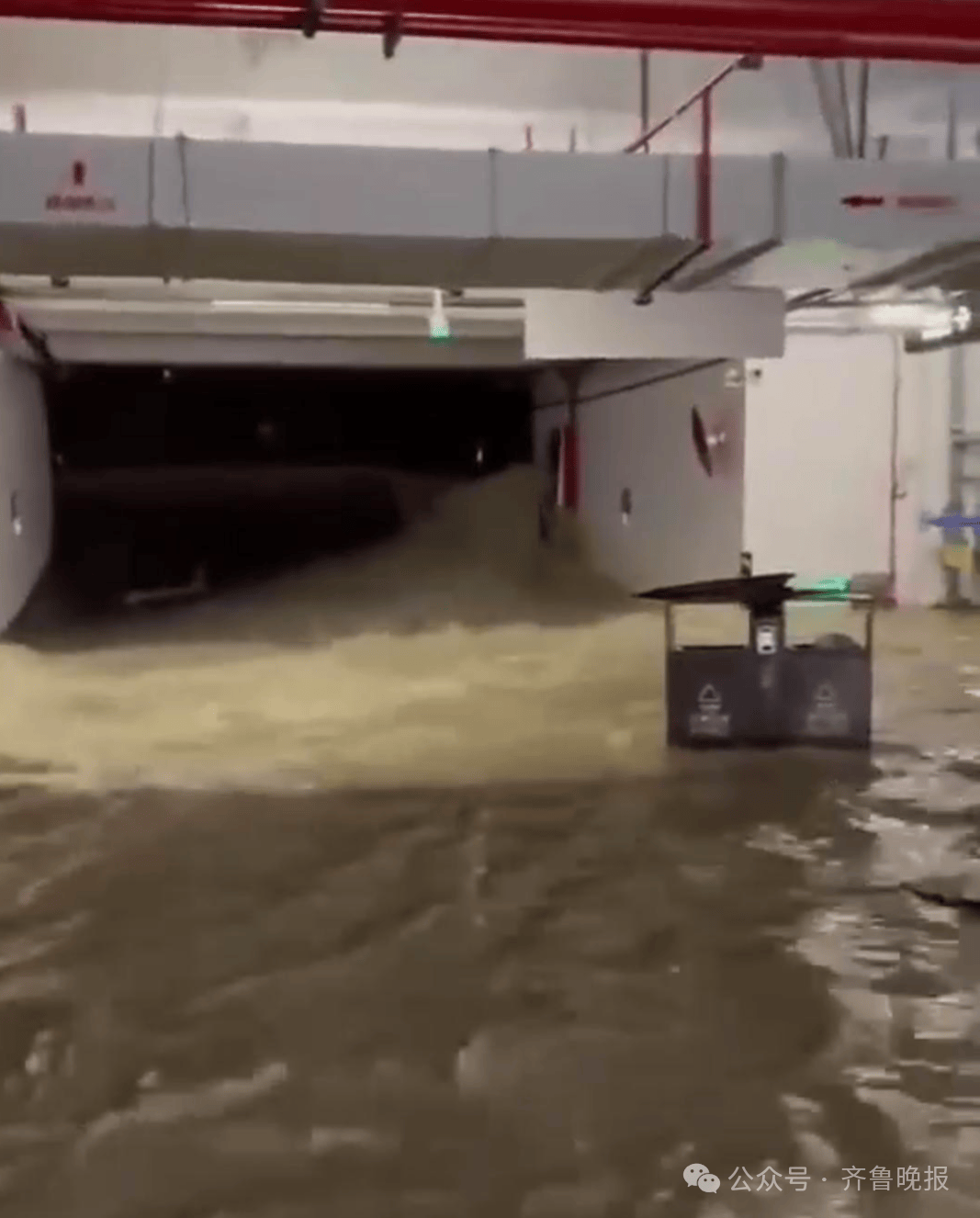 皇冠信用盘会员注册网址_小区业主私自挖地下室皇冠信用盘会员注册网址，致河道挖穿地下车库被淹？官方回应