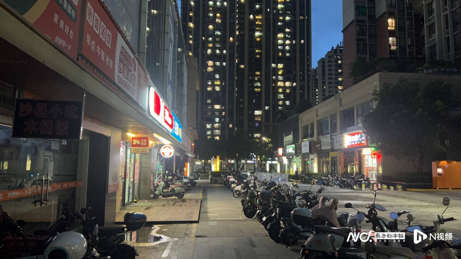 皇冠信用網出租足球_佛山官宣解除“五停”后两小时内皇冠信用網出租足球，我们在街头看见