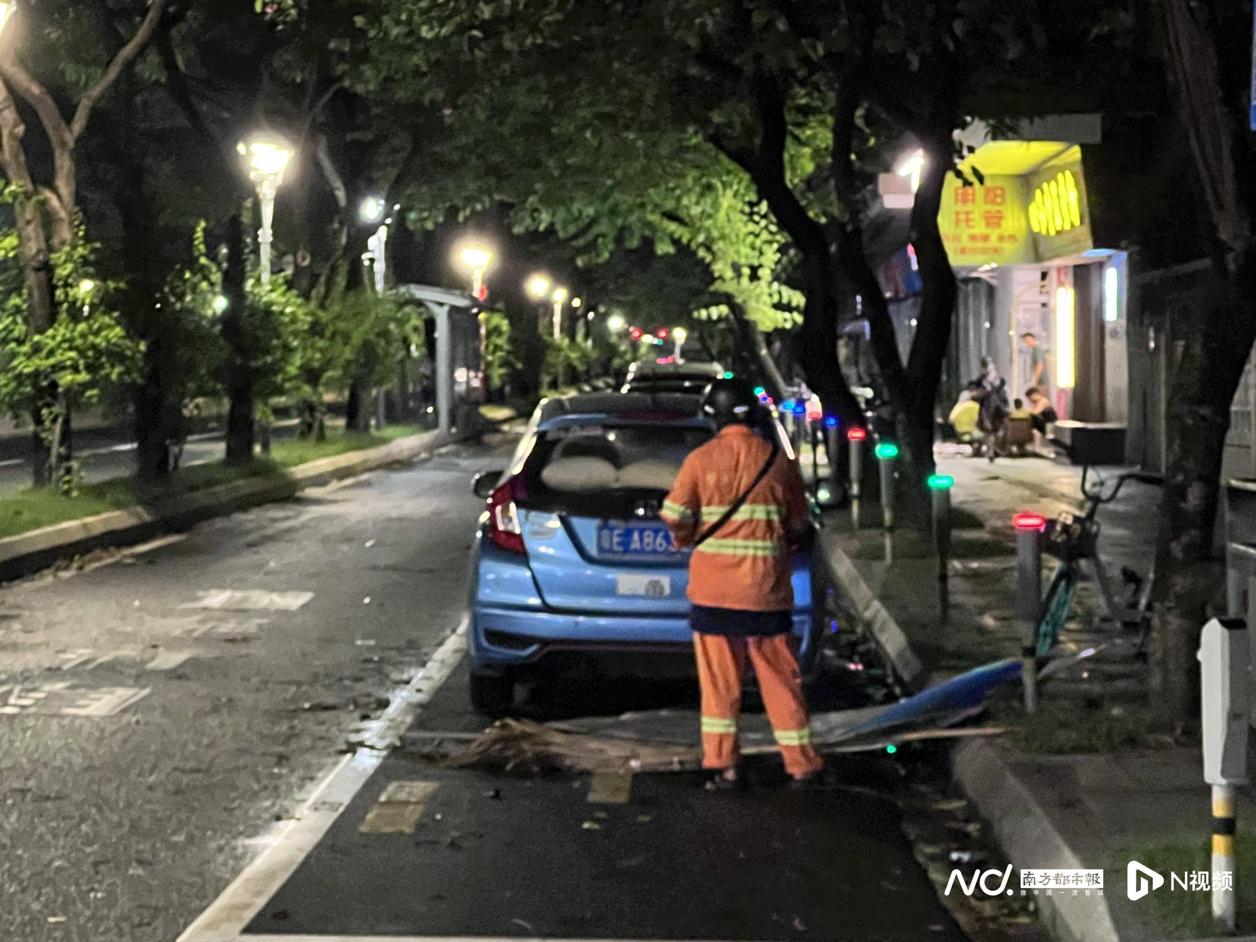 皇冠信用網出租足球_佛山官宣解除“五停”后两小时内皇冠信用網出租足球，我们在街头看见