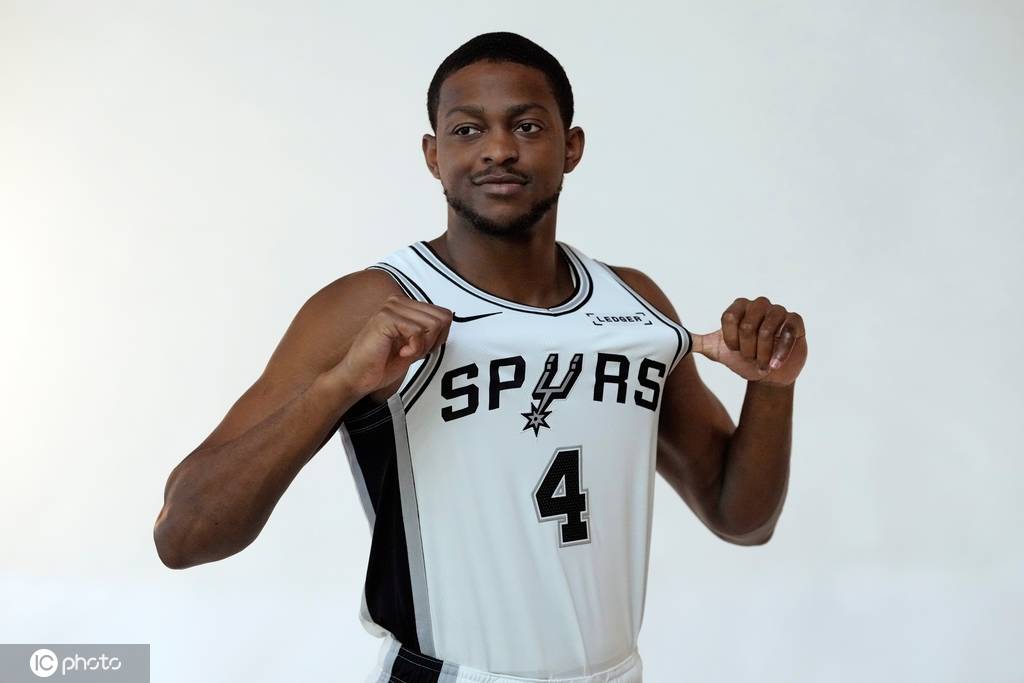 皇冠信用代理_30天30队马刺:文班化解血栓危机 重建又遇三PG难题