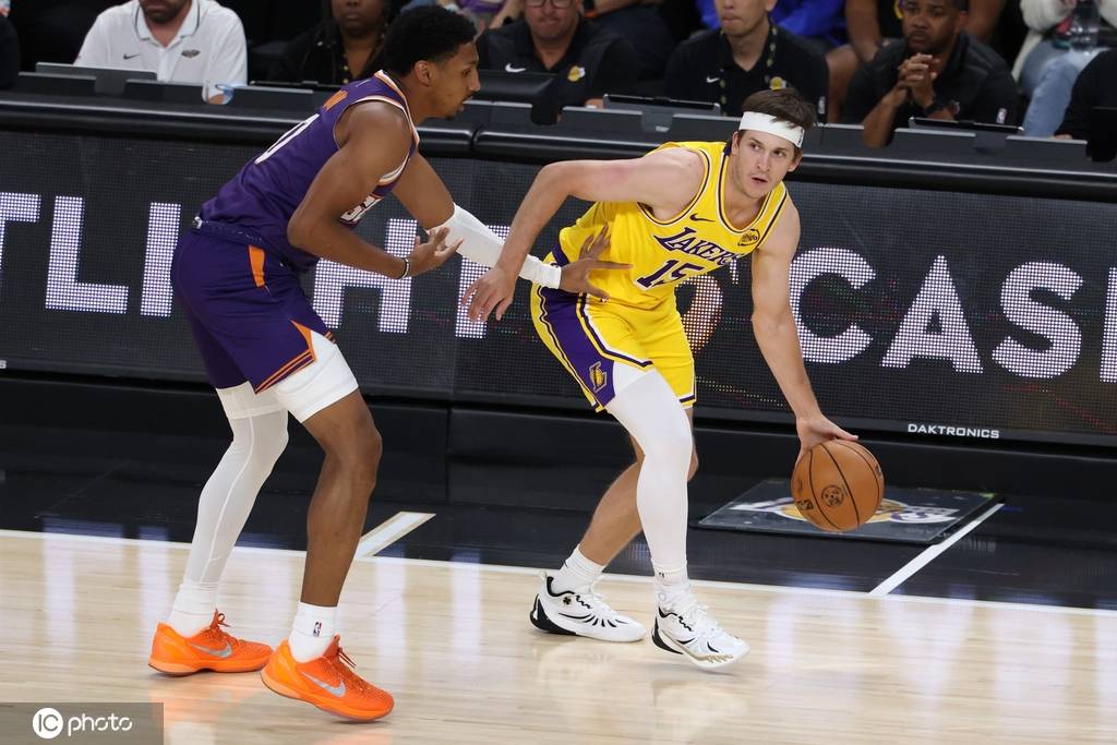 皇冠信用網出租_季前赛-布克24分里夫斯20分 詹东缺阵湖人81-103负太阳