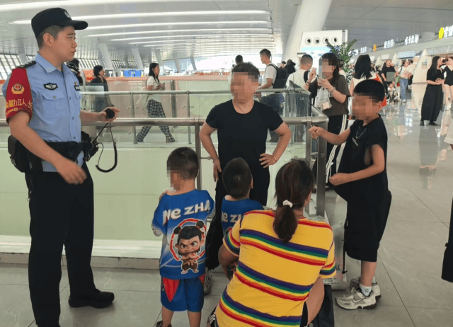 皇冠信用網最高占成_双胞胎哥哥在杭州东站被陌生女子抱走？派出所全员出动皇冠信用網最高占成，20分钟锁定“嫌疑人”，万万没想到……