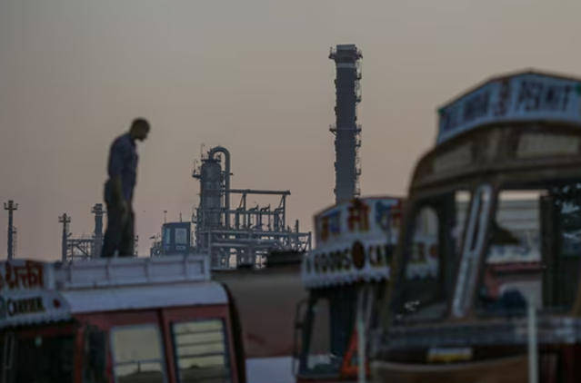 皇冠登3代理注册_“俄石油贸易商已开始要求印度买家：用人民币支付”