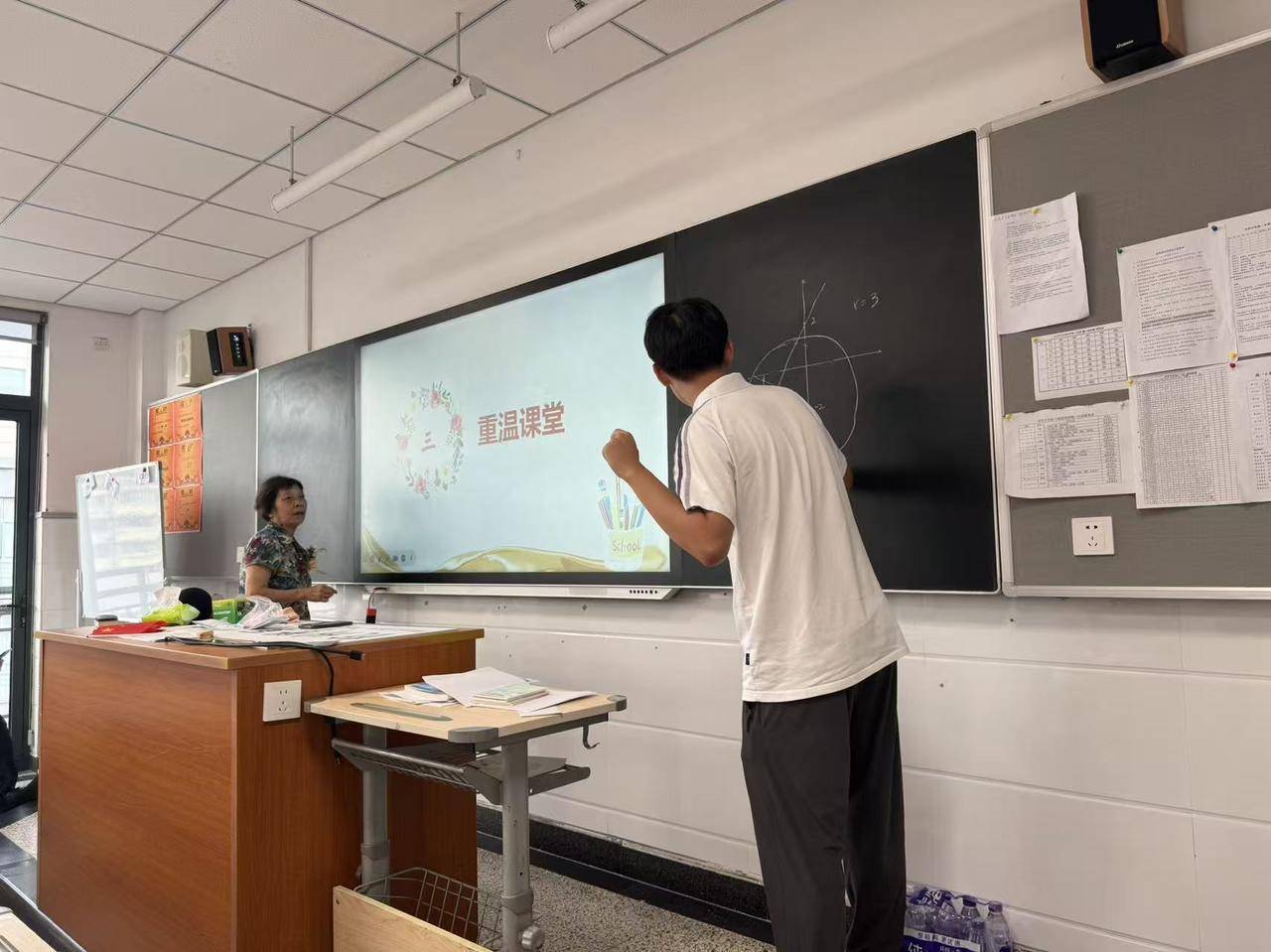 皇冠2登录welcome_那个让老师骄傲的“调皮”班级！30年同学聚会皇冠2登录welcome，还伴有一封来自贵州的感谢信