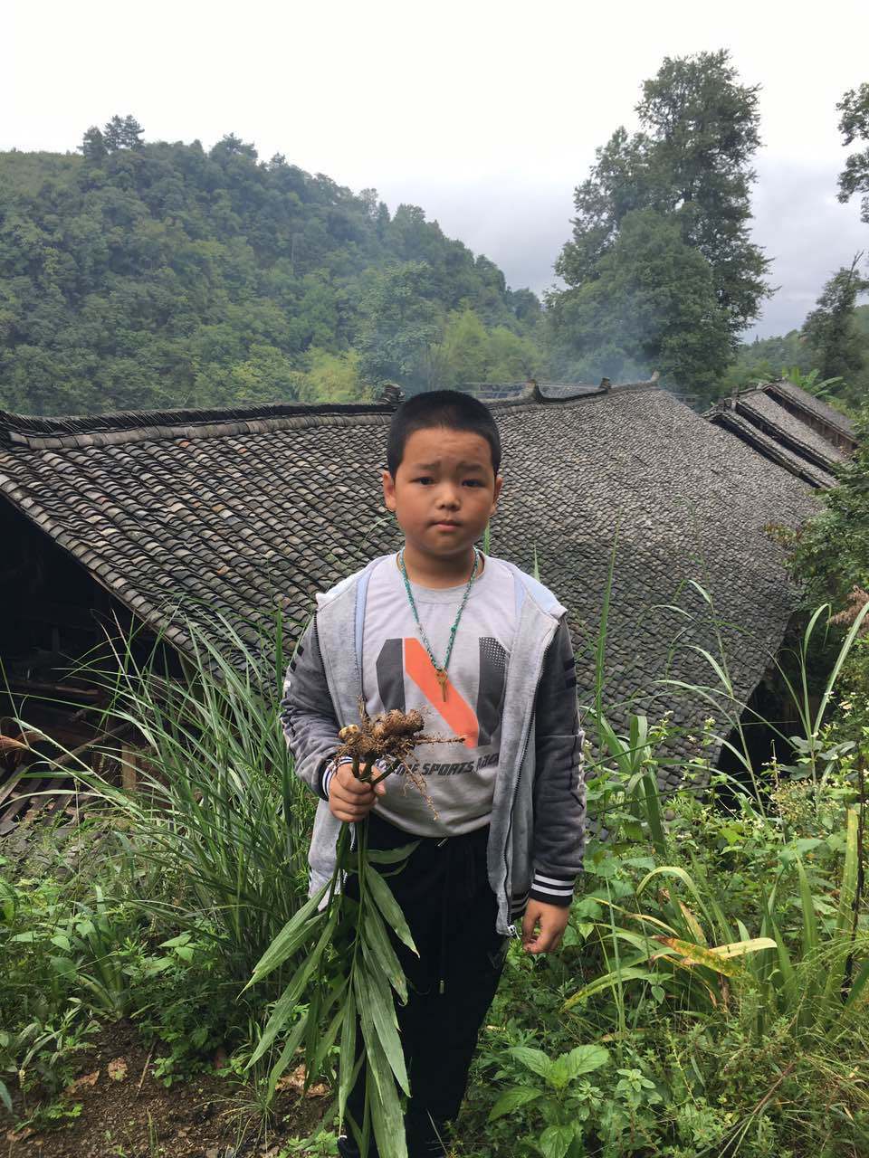 皇冠2登录welcome_那个让老师骄傲的“调皮”班级！30年同学聚会皇冠2登录welcome，还伴有一封来自贵州的感谢信