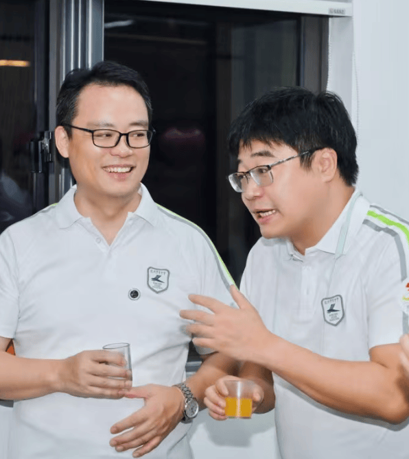 皇冠2登录welcome_那个让老师骄傲的“调皮”班级！30年同学聚会皇冠2登录welcome，还伴有一封来自贵州的感谢信