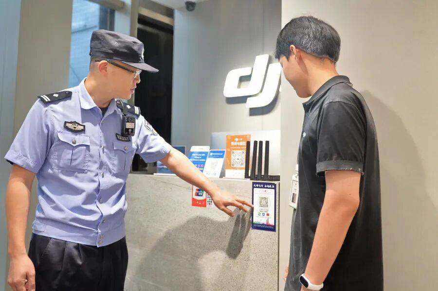 皇冠体育App下载_突然群发皇冠体育App下载！大批上海市民收到警方短信！全市爆火网红已被锁定...有爸爸因孩子违规被罚款