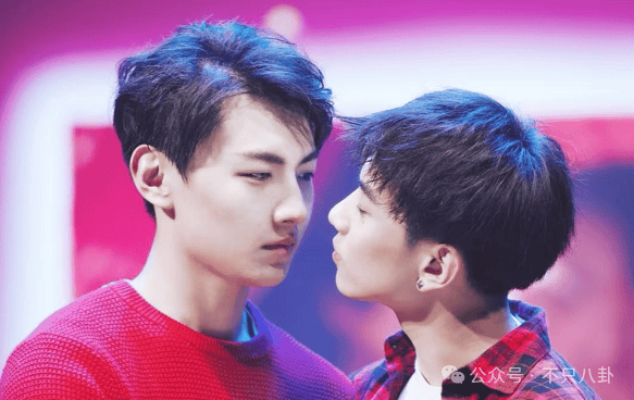 hga035会员注册_他俩没分手但被拍到吵架了hga035会员注册,吵得很凶......