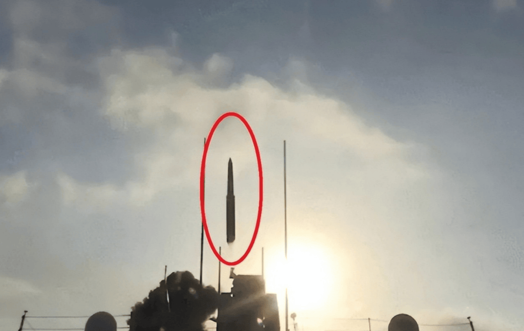 英格兰冠军联赛_中美海军正面交锋？中国海军055大驱与美航母编队狭路相逢英格兰冠军联赛，双方都进入舰炮打击范围