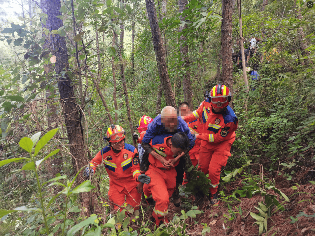 皇冠登3新2管理_93岁老人进山失联皇冠登3新2管理，两天后发现他倒挂在树杈上苦撑……