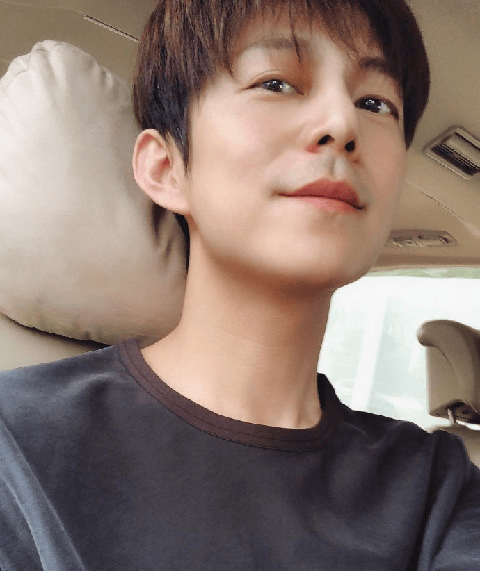 皇冠皇冠信用平台_51岁何炅坦言：精力大不如前皇冠皇冠信用平台，我现在特别痛苦，又近视又老花