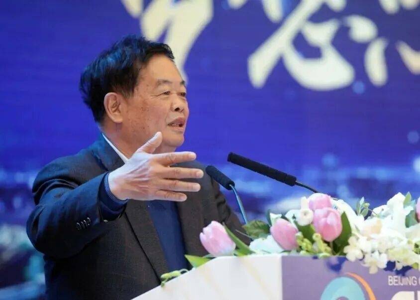 皇冠信用網在线开户_福耀玻璃：曹德旺辞去董事长职务皇冠信用網在线开户，选举曹晖为新董事长