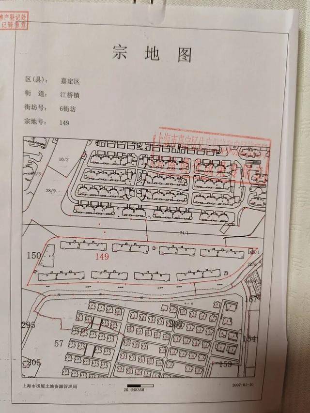 皇冠信用盘哪里申请_上海居民投诉后傻眼：只拆了一半！小区绿化被大量铁皮房霸占皇冠信用盘哪里申请，还有人住？居民直指小区公共收益疑云