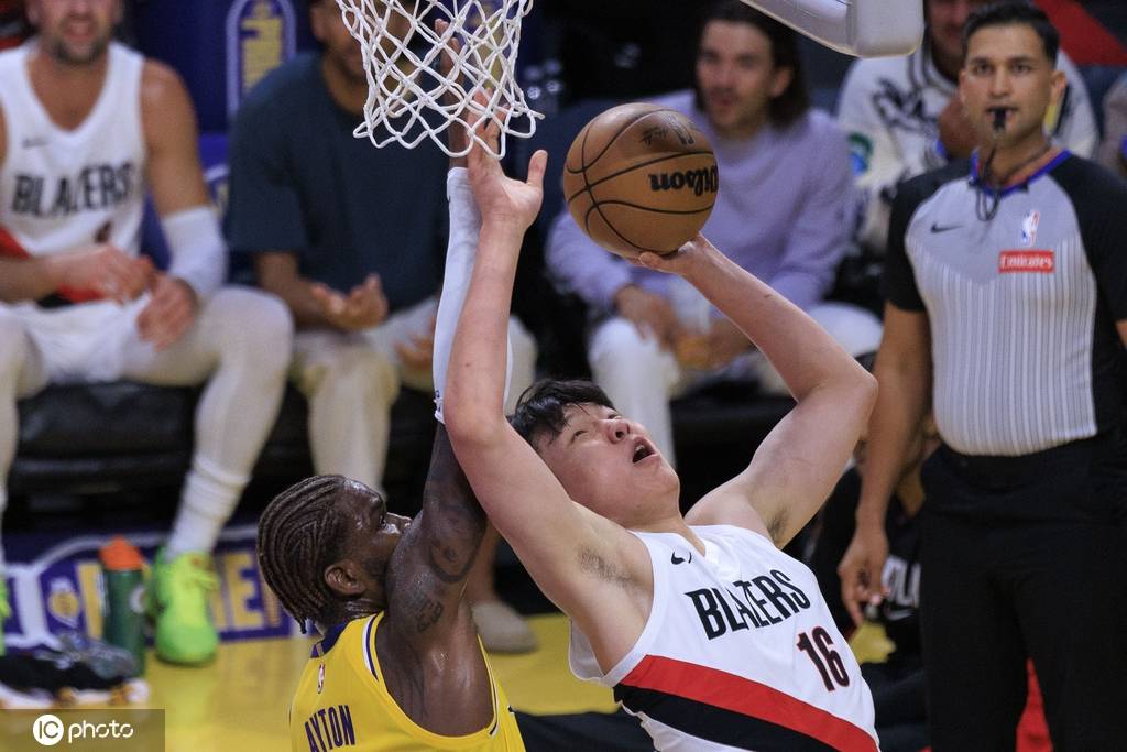 皇冠信用盘正网_杨瀚森1分1板里夫斯41分 开拓者3人20+击败湖人