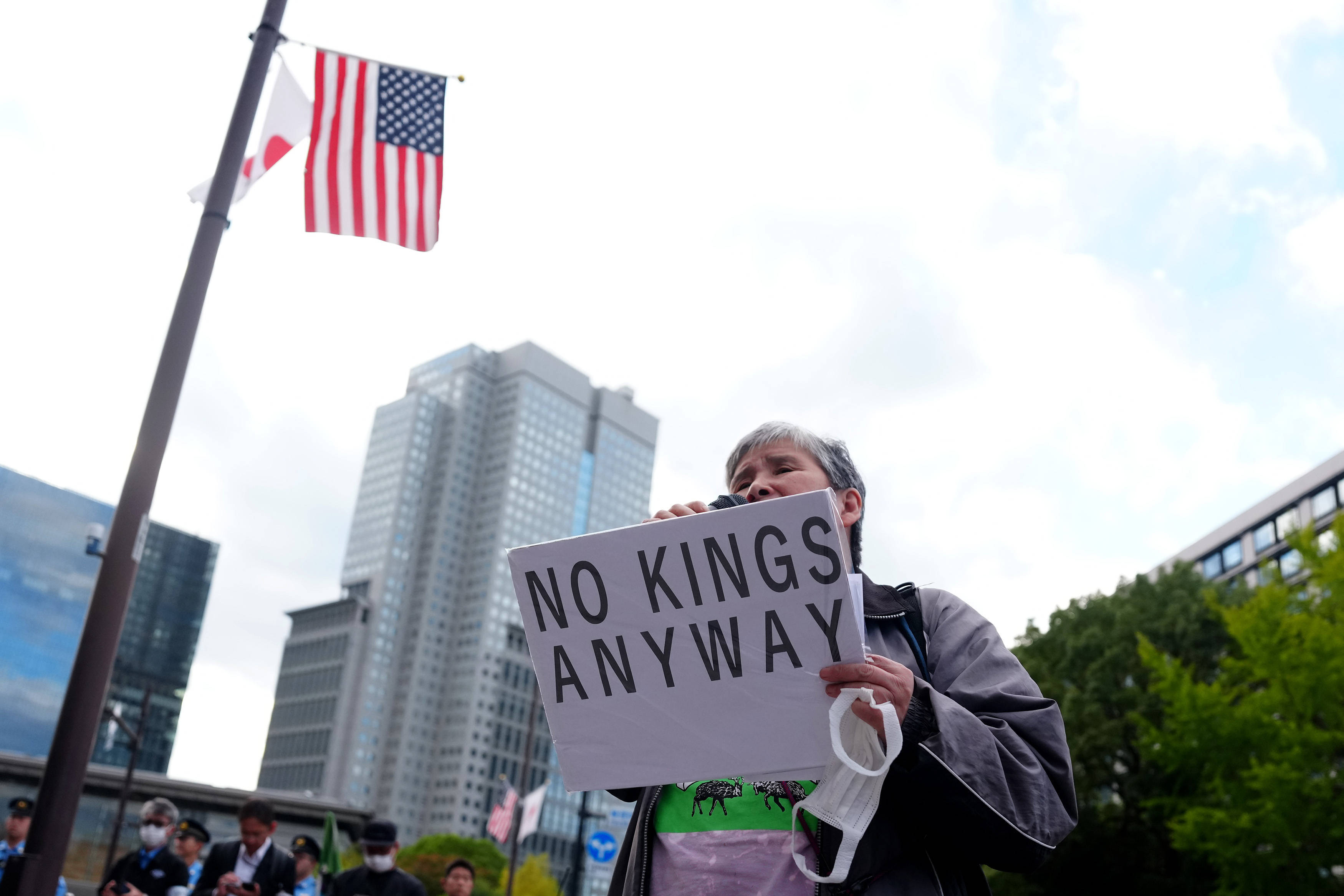 皇冠信用网会员怎么开通_日本民众连日抗议日美首脑会谈