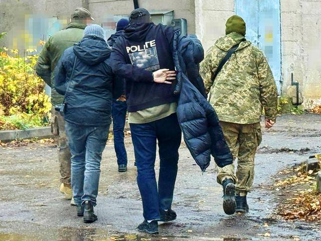 皇冠足球平台代理
_英国记者:在乌克兰采访时皇冠足球平台代理
,同事被带走“强制”入伍