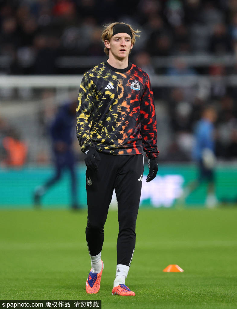 足球平台出租
_阿森纳小将安努斯的青训之路:从热刺到枪手的幽默与坚持