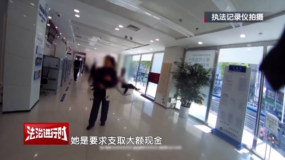 足球平台招代理
_大妈对北京警察说:枪毙我都不怕足球平台招代理
!北京警察:我们是来救你的!