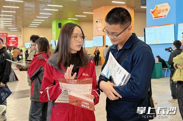 正版皇冠信用网出租
_700余名退役军人及军属长沙求职正版皇冠信用网出租
,165人达成意向