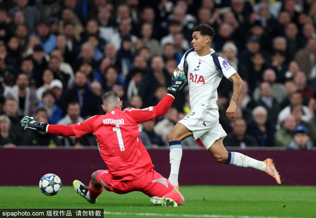 皇冠信用盘怎么代理_神扑！罗梅罗近距离脚后跟攻门皇冠信用盘怎么代理，拉门斯倒地扑救力保球门不失！