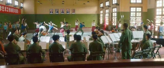 皇冠信用盘在哪里开通_年代剧的墙皇冠信用盘在哪里开通，为什么都是上白下绿？