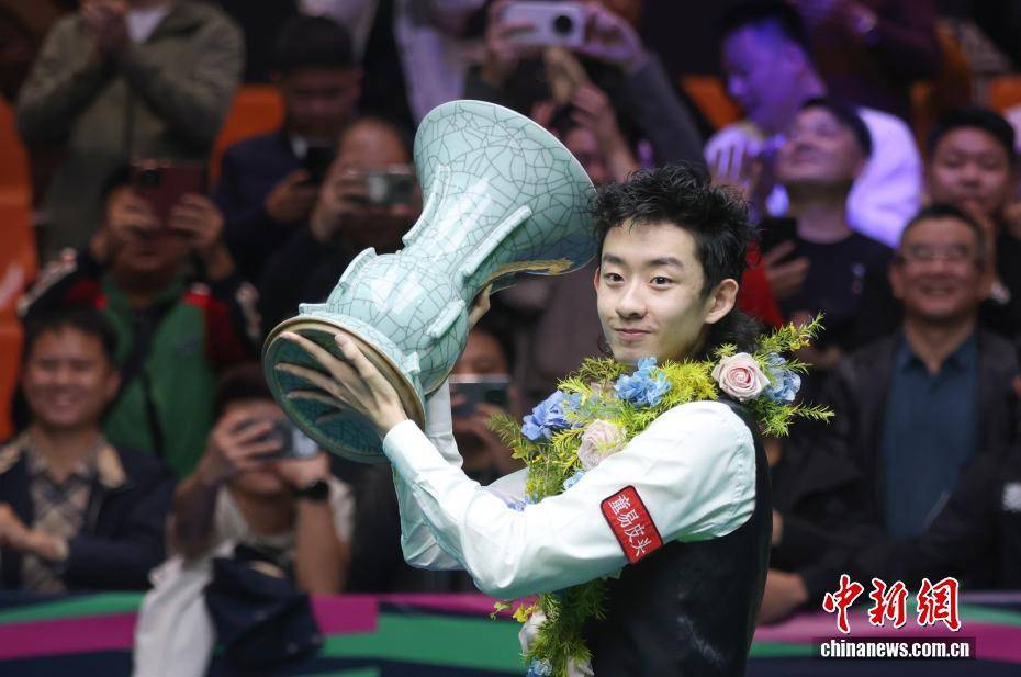 皇冠信用盘哪里申请_中国小将吴宜泽夺得2025世界斯诺克巡回赛国际锦标赛冠军