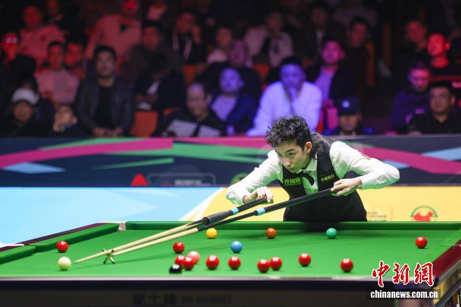 皇冠信用盘哪里申请_中国小将吴宜泽夺得2025世界斯诺克巡回赛国际锦标赛冠军
