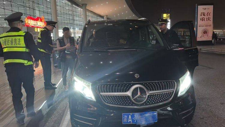 皇冠信用登1
_4分钟精准拦截皇冠信用登1
!男子用豪华商务车从事非法营运落网