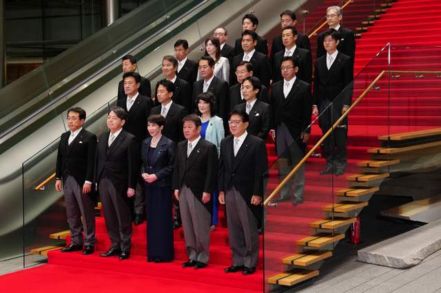 皇冠足球平台申请_难怪高市疯狂挑衅中俄韩皇冠足球平台申请，为掩盖更大危机，日本就要“自爆”了