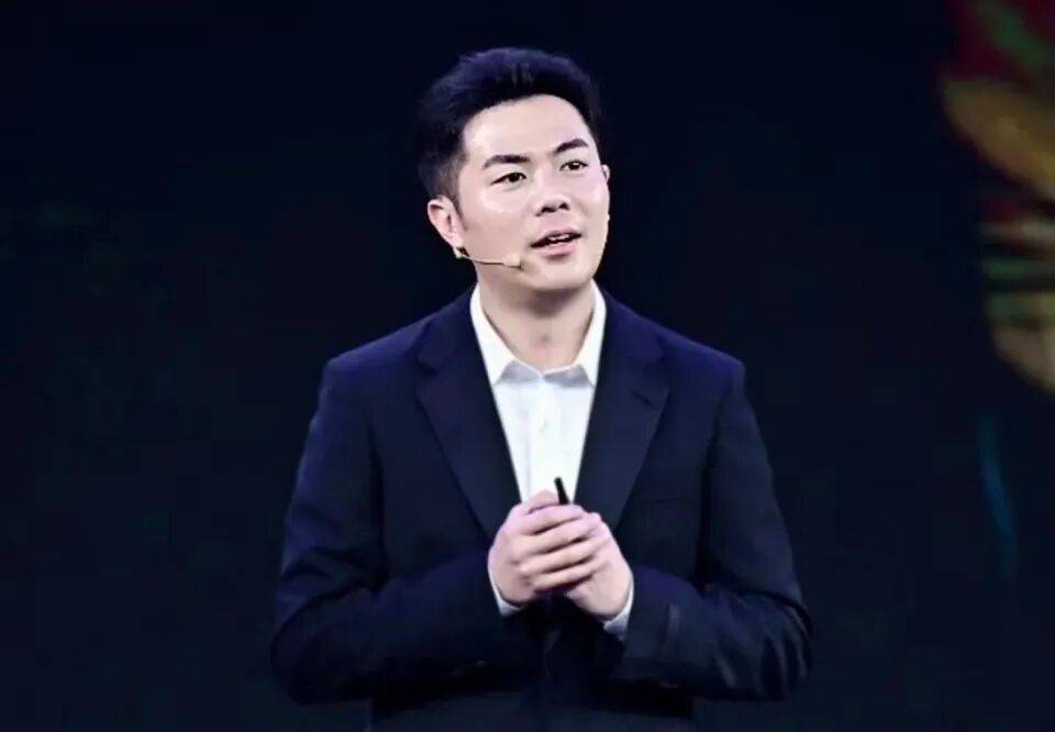 皇冠信用盘登3出租_霸王茶姬创始人和“最美光二代”联姻