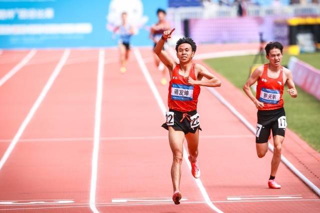 皇冠代理登1租用_率先冲线却因“配合犯规”被罚皇冠代理登1租用！十五运会男子万米“看门道”