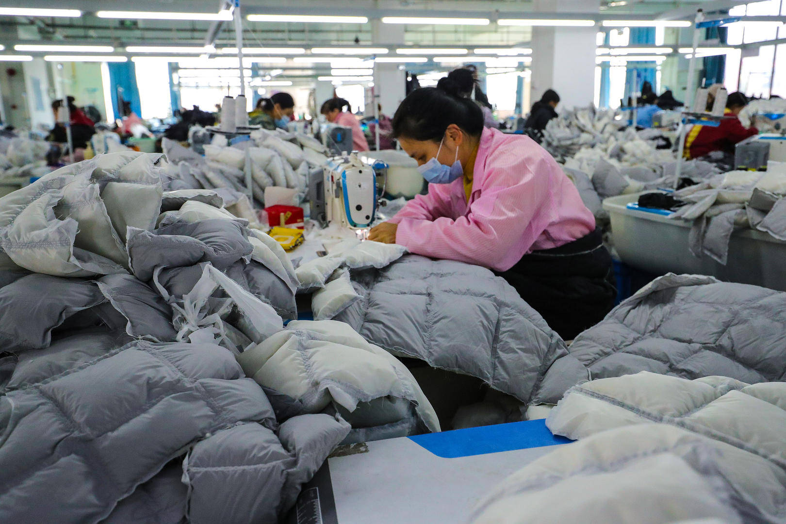 皇冠信用盘登2
_羽绒服涨价与猪肉降价有关?经济学家:有一定合理性皇冠信用盘登2
!行业协会:“白鸭绒一吨17万元涨到58万元”或引起误读