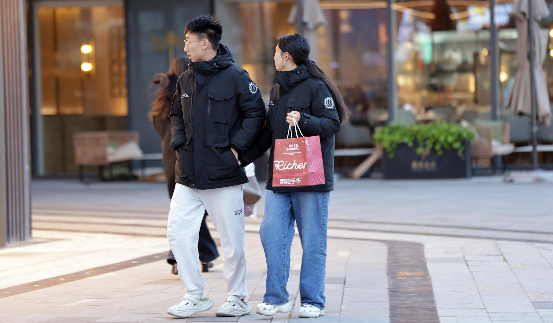 皇冠信用盘登2
_羽绒服涨价与猪肉降价有关?经济学家:有一定合理性皇冠信用盘登2
!行业协会:“白鸭绒一吨17万元涨到58万元”或引起误读