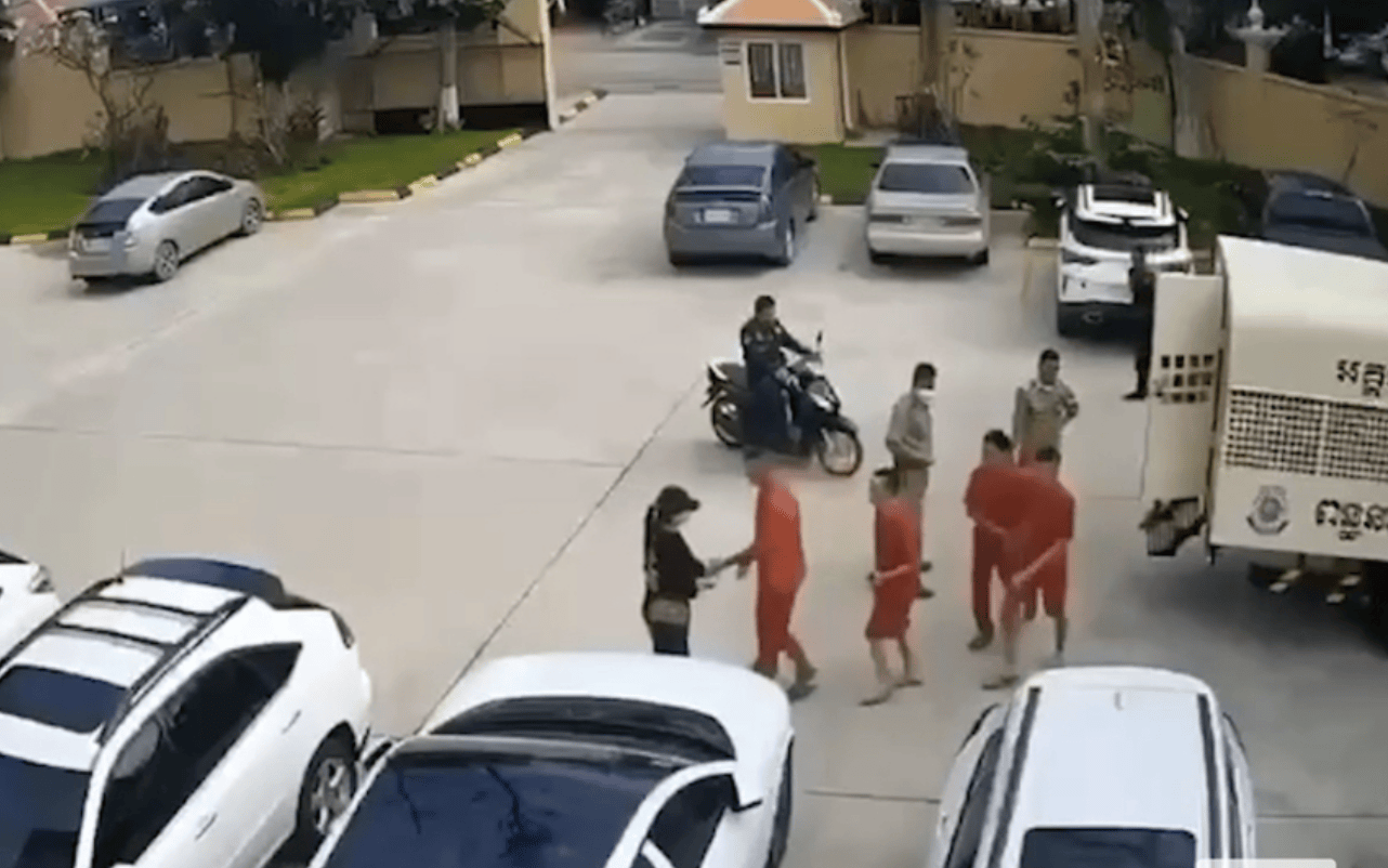 正版皇冠信用盘开户
_柬埔寨持枪劫囚案仍有一人在逃正版皇冠信用盘开户
,“大嫂”等被控杀人罪等多项重罪