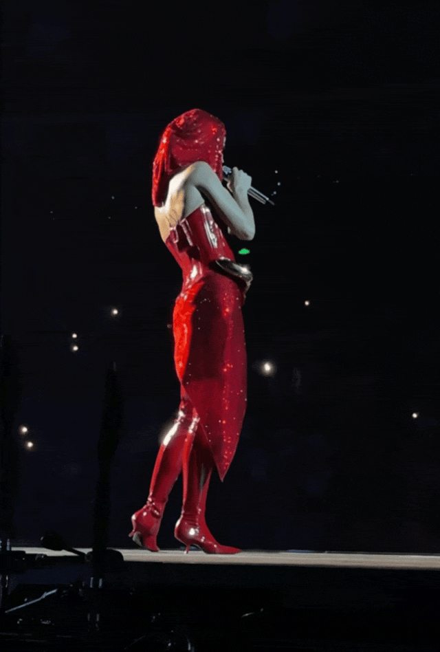 体育皇冠信用网_知名女歌手在上海迪士尼被偶遇体育皇冠信用网，见证求婚！“一时不知道谁更幸福”