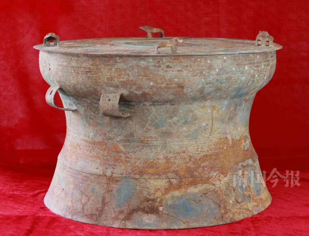 皇冠信用网登3代理_柳州钓鱼阿叔竹林挖蚯蚓皇冠信用网登3代理，竟挖出千年前的“大宝贝”！