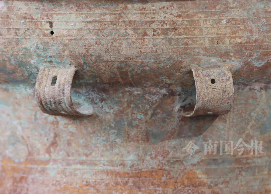 皇冠信用网登3代理_柳州钓鱼阿叔竹林挖蚯蚓皇冠信用网登3代理，竟挖出千年前的“大宝贝”！