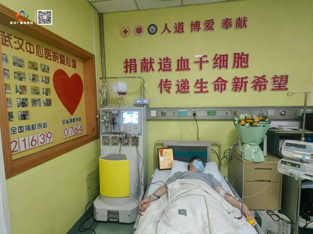 皇冠信用网登_今天皇冠信用网登，25岁武汉小伙与5岁陌生女孩千里“结缘”！