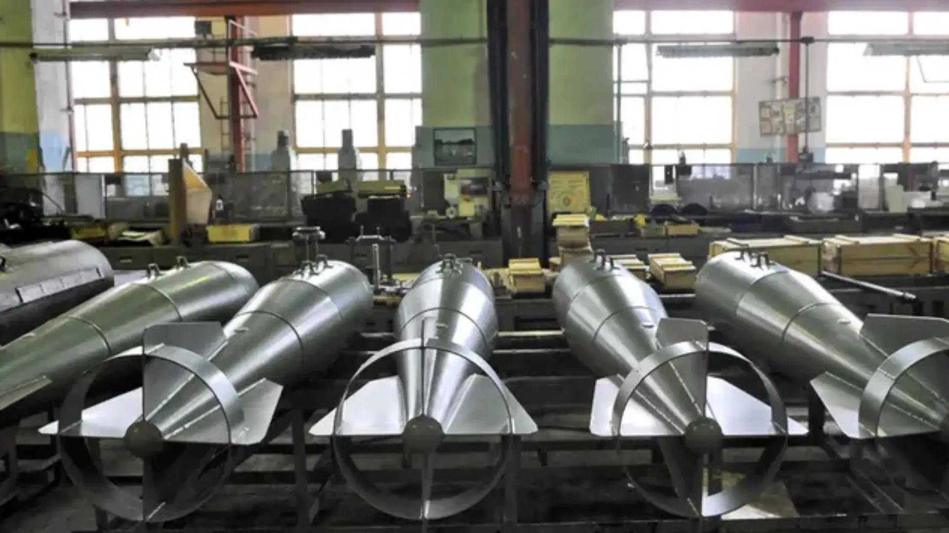 皇冠代理联系方式_乌克兰捅的窟窿实在太大了皇冠代理联系方式，俄连炸两周，还有导弹顶在北约脑门上