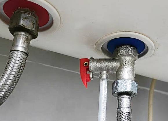 NBA美国职业篮球联赛_滚烫的水NBA美国职业篮球联赛，从头流到脚！今晚洗澡前紧急提醒！